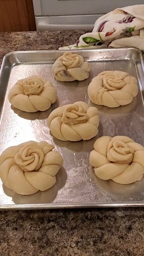 ☆ Brioche Bread Recipe ☆ Pares sa kape.. Follow my page Mauve’s Dining Creations for more quick and easy recipes.. #highlightsシ゚ #yummyfoodreels #reelschallenge #foodlover #starseverywhereシ #StarSender #StarsEverywhere #highlight #foodie #food #foodblogger #baking #BakingFromScratch #homemade #bread #meryenda #snacks #snackideas #recipe #recipeoftheday | Mauve’s Kitchen Creations