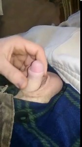 Kleiner unbeschnittener Penis