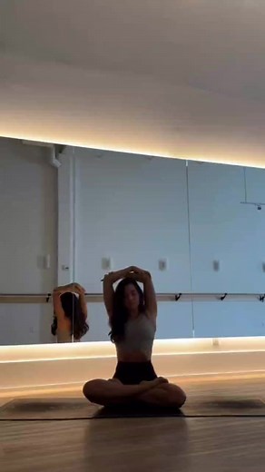 Some slow and sleepy movement from this morning #mindfulbodylove #yoga #yogatutorial #selfcare #healthylifestyle #yogainspiration #bodytransformation | Luna Yoga