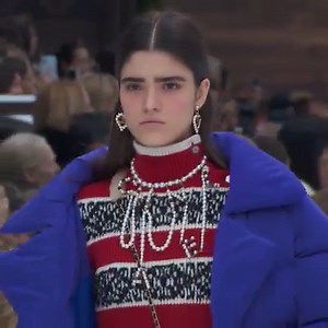 See the Fall-Winter 2019/20 Ready-to-Wear show by Karl Lagerfeld and Virginie Viard presented at the Grand Palais in Paris. | CHANEL