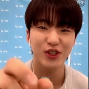 8.6K views · 1.8K reactions | Hoshi unintentionally forming a horanghae sign.  (vcr. | as per watermark) - casy | Hoshinology | Facebook