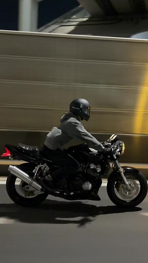 セパハンでの正しい乗車姿勢｜CB400SF向け実践ポイント