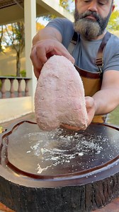 Doutor Churras🔪Churrasco on Instagram: "Cupim na banha, 45 min tomando fumaça e ganhando sabor, 3h de fogo forte fechado, 30 minutos descansando. . Gostou desse conteúdo sobre churrasco? Já me segue para mais dicas fáceis! Embaixador da maravilhosa @lojaswift Cupom: churrasco na @growthsupplements Cupom: doutorchurras na @churrasqueiraspratica Meus molhos são @dmais_alimentos Tags: #churrasco #doutorchurras #churras #cupim #fome #meat #rumpsteak"