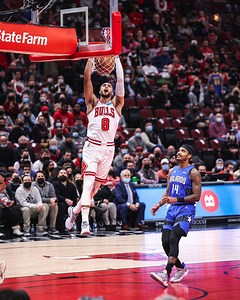 Zo is back and so is his court vision 👀 | Chicago Bulls
