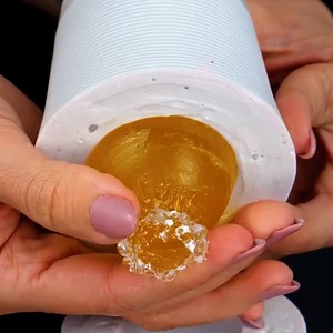 639K views · 2.9K reactions | Discover the art of epoxy crafts and unlock your creativity! | 5-Minute Crafts Play | Facebook