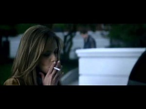Sarah Michelle Gellar smoking
