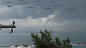 H Michelle Karagiannis μας έστειλε βίντεο με τον υδροσίφωνα σήμερα στον Θερμαϊκό κόλπο, όπως φάνηκε από τη Νέα Μηχανιώνα! | Meteo Gr