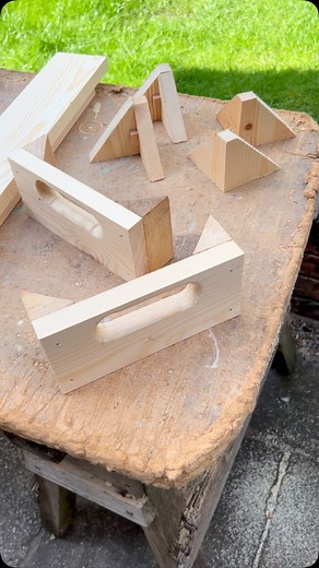 #dogfeeders#catfeeders#personalisedcrates#businesscrates#dogstoyboxes#cattoyboxes#woodenplanters#kidstoyboxes | Crate Expectations