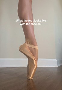 POV inside the pointe shoe… Our poor big toes bearing all the weight🫠 #ballet #ballerina #pointeshoes #balletdancer