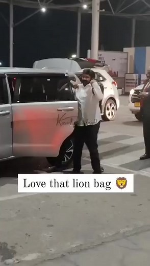 Lion At Hyderabad Airport 🦁🔥❤️‍🔥 | మన బాలయ్య యూత్