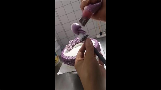 Furbishing Purple With Roses Icing Cake