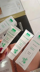 💚CYTOL BASIC CREAM 💚 كريم سيتول بيزك...🌹🥰 كريم مرطب وملين ومرمم لاحمرار البشرة مصنوع من مستخلص زيت حبات العنب 🍇 تركيبة سيتول بيزك تحافظ على التوازن الطبيعي للطبقة العليا للبشرة التي ثمتل الحاجز الطبيعي الواقي وحماية للبشرة الحساسة ومانع للالتهاب .👌 يستعمل للبشرة المتضررة بعد ازالة الشعر سواء بالشمع او بالخيط او بالليزر وحتى بعد الحلاقة بالشفرة اوالمتعرضة للمواد الكيماوية والصابون .🥰 يمتاز كريم سيتول بيزك الطبي عن غيره بعدم احتوائه لاي مشتقات للكورتيزون ولذلك يستخدم للاطفال والكبار .👈 ويم