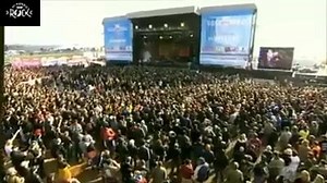 By: ⸸Dimmu⸸ Tema: Nymphetamine Fix Artista: Cradle of filth Nymphetamine es el sexto álbum de larga duración de Cradle of Filth, publicado el 28 de septiembre de 2004, y presenta el debut del guitarrista James McIlroy, bajo el pseudónimo de "Germs Warfare". El título es acrónimo de "nymphomania" y "amphetamine" (ninfomanía y anfetamina en español), y Dani Filth explica el tema mismo refiriéndose a "una adicción como droga a la mujer en cuestión, con sus insidiosas cualidades vampirescas literalm