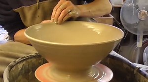 2.2K views · 110 reactions | Making a big clay pottery Bowl on the wheel #potteryvideo #potterybowls #potterybowl #ceramics #pottery #potteryvideos | Ingleton Pottery : Pottery Making Videos | Facebook