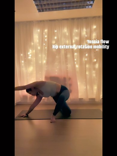 Yoscia Flow Hip external rotation mobility practice , focus on deep rotator muscle. #yogaflowpractice #yosciamovement #aumyogahk #aumyogaacademy | AUM Yoga Academy
