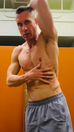 💪🏻👊🏻🔪 #abs #obliques #muscle #sixpack #gutpunch #bodybuilding #gym #aesthetic #physique #shirtlessguys #flexing #striations #abs #biceps #veiny homoabnormative.com 👀 #bgeast #watchfighters | Homoabnormative