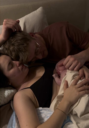 41 weeks and 3 days. Meet Ezra Nathaniel born at home December 21st, unmedicated. 8 Ibs 1 ounce, 21.5 inch long Our forever rainbow baby 🌈🤍👼🏼 #41weeks #pregnancyafterloss #pregnancy #homebirth