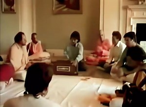 🎥 Tribhuvanatha Prabhu chants Hare Krishna with George Harrison at Bhaktivedanta Manor 👇 Two great souls chanting together for the pleasure of Sri Krishna and Srila Prabhupada 🙏 💫 #HareKrishna #HareKrishnaFestivals #Tribhuvanatha #Prabhupada #GeorgeHarrison #BhaktivedantaManor | Hare Krishna Festivals