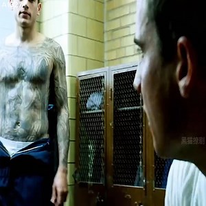 This man has a map of the layout of the prison he is in tattooed all over his body | Dodol