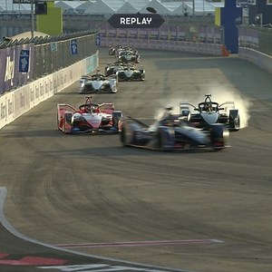 49 reactions | Stoffel Vandoorne with a BIIIIIIG front lockup but he gets the move done on Alex Lynn Racing | ABB Formula E | Facebook