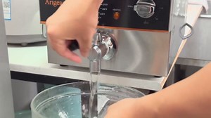 16LTwin Cylinder Electric Deep Fryer for Home & Restaurant - Oil Drain System, Timer, Rotary Fryer Head, Stainless Steel Design, and Large Capac