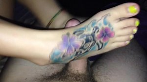 FOOTJOB in tatoo feet & yellow polish