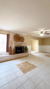 📍 2509 AQUATIC Lane, El Paso, TX 79936 🛏 3 Bedrooms 🛁 2 Bathrooms 📐 1,610 SQFT 💲 $234,900 💰 $8,223 FHA Down Payment (OAC) 👉 Follow @julio_realtor for exclusive listings & El Paso real estate tips! 📲 Call or Text Julio at 915.540.4046 🏡 Julio Esquivel | Associate Broker 🏡 Revolve Realty | LFG Real Estate Group Se Habla Español #elpasorealestate #elpasohomes #casasenelpaso #firsttimehomebuyer #fhaloan #texashomes #lfgrealestategroup Listing Agent: Cynthia Akle – Realty One Group Mendez B