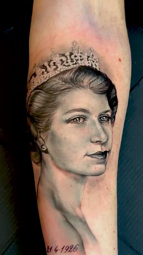 Queen Elizabeth portrait… #portrait #queenelizabeth #queen #royalty #tattoo #portraitphotography #portraittattoo #ink #inked #tattoostyle #tattooideas | Mara tattoo studio La Spezia