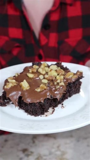 There MIGHT be an easier cake to make than this vintage 1940s Wacky Cake, but I can't think of one! Plus, this is a No Egg Cake Recipe, perfect for anyone with an egg allergy! You will need: 1 box of chocolate cake mix Vegetable Oil Vinegar Water Preheat your oven to the temperature on the cake box. Pour the dry cake mix into an ungreased 9x13 pan. Make a well to hold the oil called for by the recipe on the box, and add one tablespoon of plain white vinegar for every egg the recipe calls for. Po