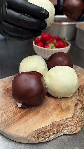 Chocolate & Strawberry Cake Pops #Shorts