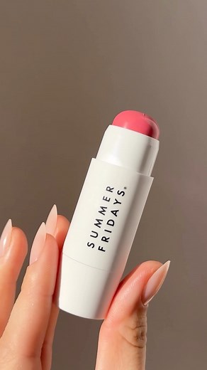 There are so many cream blushes anymore so just don’t know how to act! @summerfridays 🤯✨ A multi-use cream stick that gives the cheeks and lips a touch of sheer color—plus a boost of hydration with hyaluronic acid and glycerin. It’s sheer but very buildable! 👌🏼✨ Shade: Pink Skies __ #summerfridays #creamblush #pinkblush #blush #wintermakeup #makeupreels #sephoramakeup #cleanatsephora #cleanmakeup #makeupideas | Amber