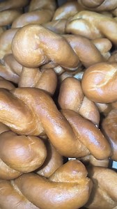 GRATIDÃO POR MAIS UM DIA DE TRABALHO! SÓ SABOROSAS RECEITAS #receitas #bolo #bolochocolate #chocolate #bolofuba #bolocenoura #trabalho | Gedson Santos