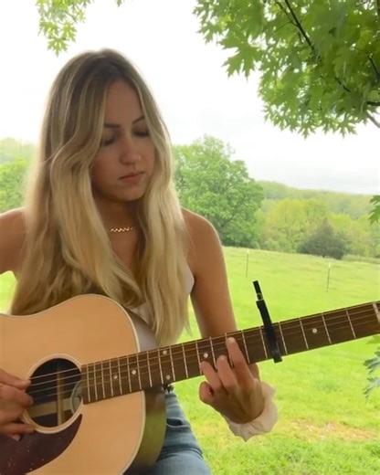 5.5K views · 370 reactions | Old Pine (Ben Howard) - Monica Valli Aprenda violão, do zero, com um dos melhores violonistas do Brasil https://hotm.art/3Xf8GUb | Violão e Sentimento | Facebook