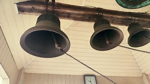 Anda las campanas. Sonando campanas de: video de stock (totalmente libre de regalías) 1093889893 | Shutterstock