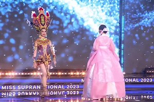 7.2K views · 633 reactions | Superb! The Beauty of Dayak People in Borneo Malaysia! Cantik penuh seni berwarna warni dan Teliti pembuatannya! Our Dayak Queen is here To Slay!! ♥️ Rekaan @brunoyikito88 #mbpfc #info #teammalaysia #stunning #gorgeous | Malaysian Beauty Pageant Fan Club | Facebook