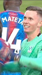 A moment for @deanhenderson 😍 #CPFC #PL #PremierLeague #CrystalPalace #Henderson | Crystal Palace Football Club