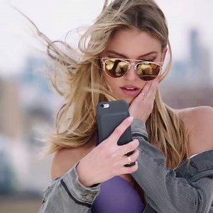 Sexy is simple: all you need is the Push-Up Full Coverage. Martha’s on set with proof. شاهدي مارثا تتألق مرتدية الصدرية Push-Up Full Coverage | Victoria's Secret