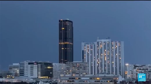 🌧️ Torrential rain and winds topping 100 km/h tore through 🇫🇷 #Paris on Wednesday evening, flooding the metro, uprooting trees, and even leaking into the French Parliament | FRANCE 24 English