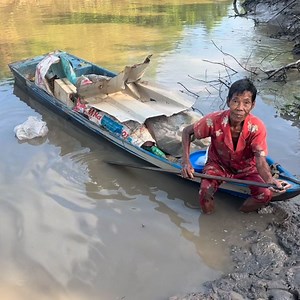 51K views · 753 reactions | Không thể tin U75 bơi ghe và vát bao ve chai như con trai 18 tuổi #u75 | Sóc Đen | Facebook