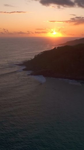 📍Noosa, Queensland. The morning surfers in the water enjoy the breaks and the stunning sunrise! #noosaheads #visitnoosa #noosa #thisisqueensland #visitsunshinecoast #aerial #polarpro #travel #explore | James Smart Photography