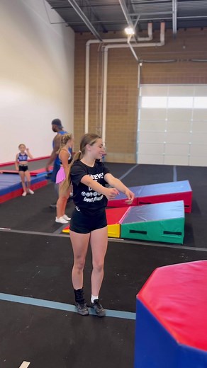 7.1K views · 341 reactions | Standing tuck circle 勞勞 #tyflipzz #fuerte #tream #cheer #cheerleader #cheerleading #gymnastics #tumbling #standingtuck | TyFlipzz | Facebook
