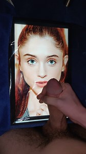 Porn: u all voted 4 her so here is my big bud giving Natalia Dyer a very hot cum tribute ;) I fed him porn and pics 2 edge 2 first until he was ready 2 cum all over her, if u want 2 b my bud 2 and b fed porn and pics as u jerk and have a second screen 2 make vi - GIF Video