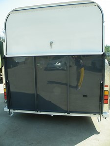 [Hot Item] 3 Horse Angle Load Gooseneck Trailer