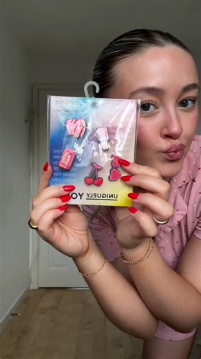 2K views | Las Crocs son verdaderamente la guinda del pastel @_erinwhite_ | Crocs | Facebook