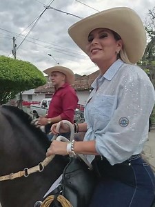 🐴Natural Beauty & Elegance 🇨🇴 #culturas4k #roldanillo #colombia #horses #ladies #beauty #caballos