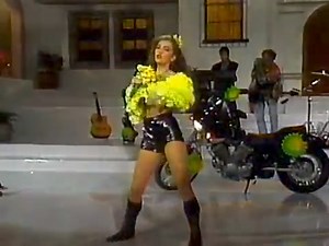 64K views · 2.7K reactions | Thalia Amarillo azul 1990 | Chavo RucosMúsica | Facebook