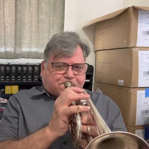 Larry Meregillano - www.trumpetlegacy.com 🎺 . . . #trumpet #trompeta #trompete #trumpets #trompetas #trompetes #trumpetplayers #trumpetplayer #trompetista #trompetistas #legacy | Trumpet Lovers
