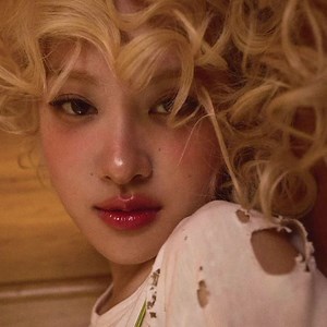 313K views · 10K reactions | Rosé ‘Viva La Vida’ out now! | UNIVERSAL BLACKPINK | Facebook