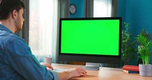 Der Mensch nutzt alles in einem: Stockvideos & Filmmaterial (100 % lizenzfrei) 1076179718 | Shutterstock