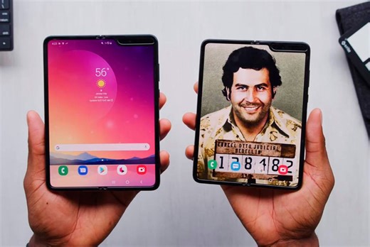 Revelan la estafa detrás del smartphone plegable que vende el hermano de Pablo Escobar